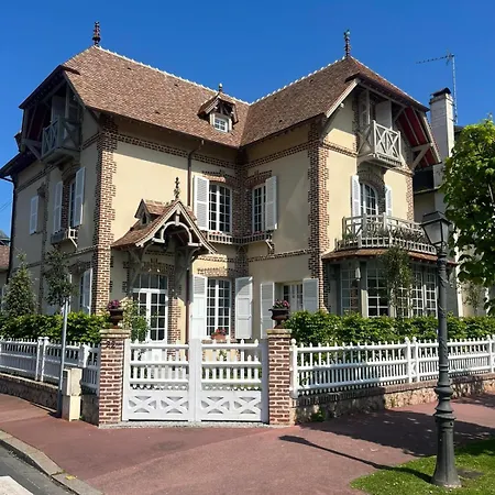 L Eneide * Deauville